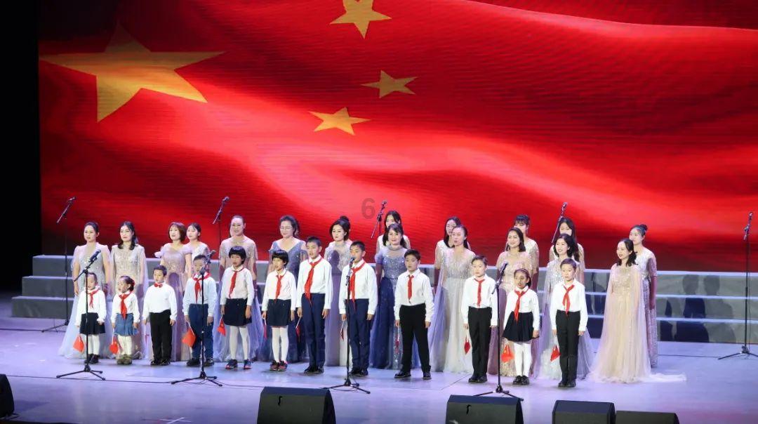 疫情严重，有些地方剧本杀关闭，是不是想玩剧本的就得租剧本了呢？游戏画面